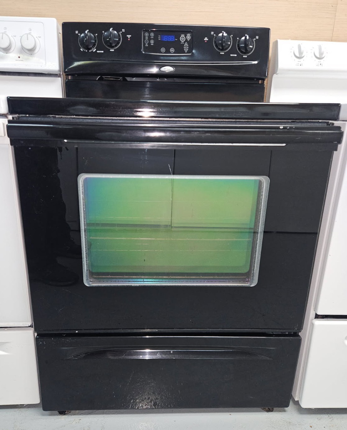 BLACK GLASSTOP STOVE