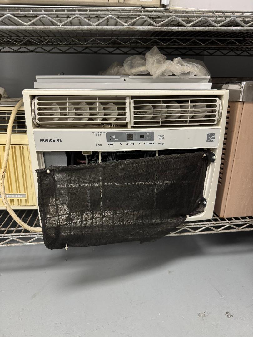 NOISY 10,000 BTU WINDOW A/C